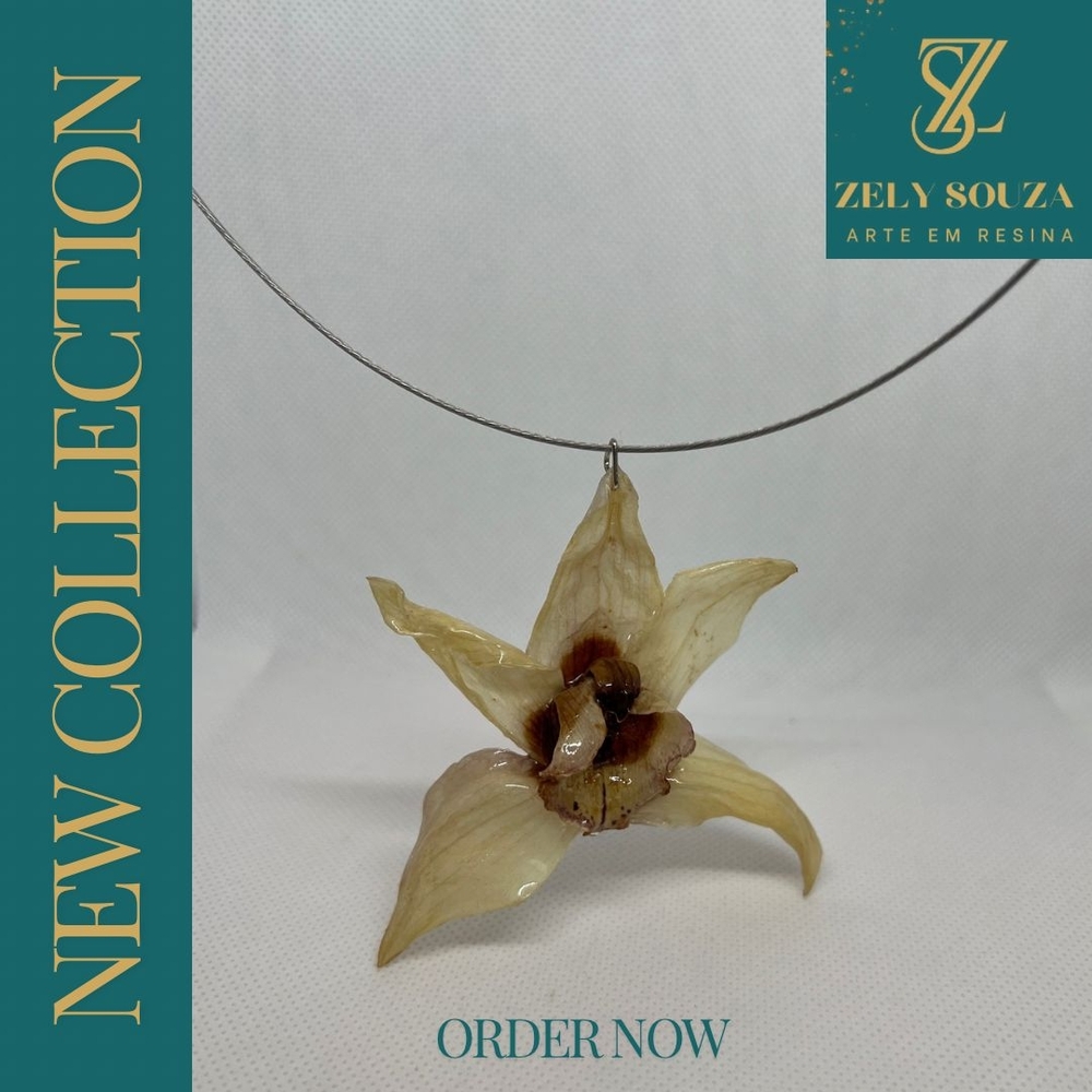 Gold Floral Pendant Necklace